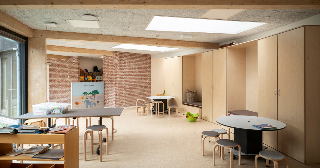  Foto zu Børnegården Bison: a circular kindergarten built from recycled materials 